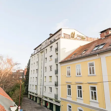 Schlossberg By Ichbucheat Graz